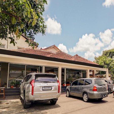 OYO 3341 Ten Guest House Bandung Exterior foto