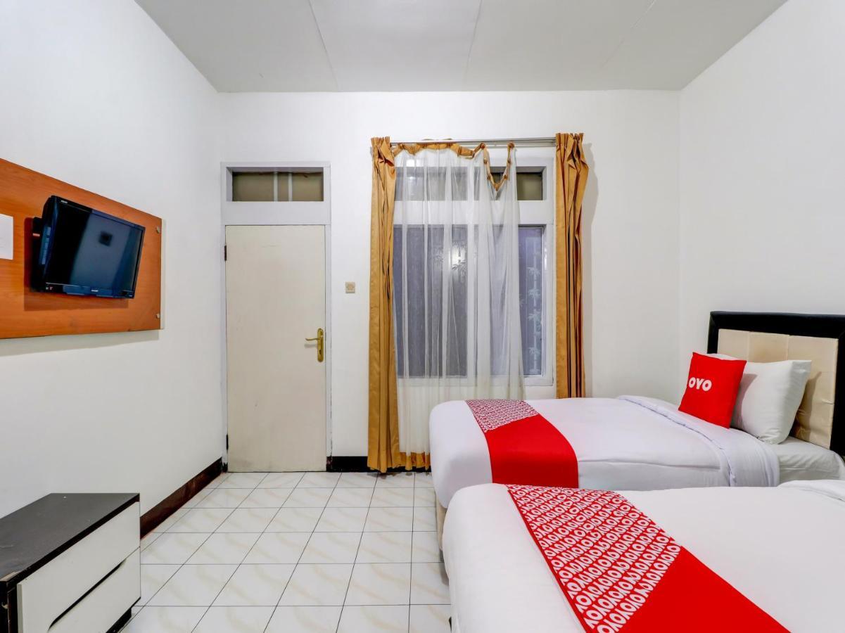 OYO 3341 Ten Guest House Bandung Exterior foto